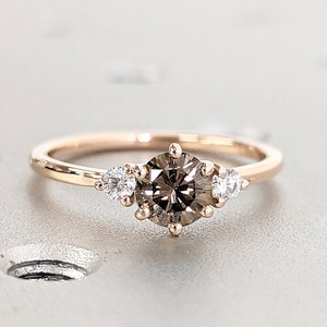 Zarter Diamantring, Goldring im Rundschliff, Champagner-Diamantring, Verlobungsring, Diamantring für Frauen, Geschenk für sie, Jubiläumsgeschenk