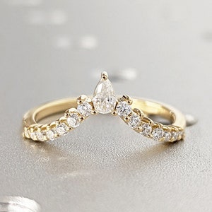 Pear shaped curved wedding band Yellow gold moissanite wedding band unique vintage diamond stacking matching wedding Bridal Gift for women