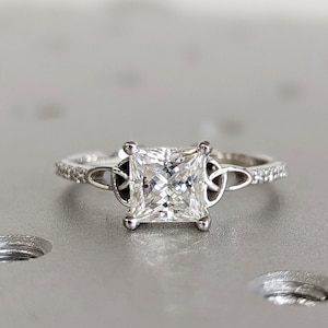 Keltische kathedraal ring gouden Moissaniet diamant Keltische verlovingsring Trinity knoop ring Ierse ring Triquetra ring Moissaniet ring