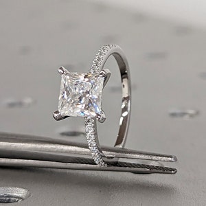 Unieke verlovingsring Princess Cut Moissanite-ring, vierkante verlovingsring, Princess Square verlovingsring, Princess Cut 1,5 CT Moissanite