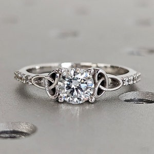 0.5ct ronde Keltische kathedraal ring goud Moissanite diamant Keltische verlovingsring Trinity knoop Ierse ring Triquetra ring Moissanite ring