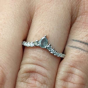 14K Gold Ombre Diamond Chevron Ring/Diamond Shimmering Ring/Gold V Shape Ring/Perfect Matching Band/Stackable Ring/Wedding Band/Curved/Band