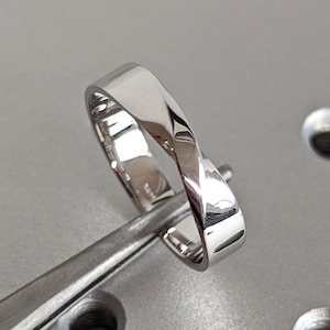 14k Gold Möbius Herren Ehering | Massiver 14K Gold Herren Ehering im Mobius Style | 5mm | Weißgold Möbius Trauring