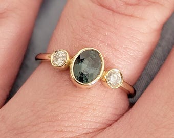 Anillo de compromiso con zafiro verde azulado ovalado, Art Déco, engastado en bisel en oro macizo de 14 k