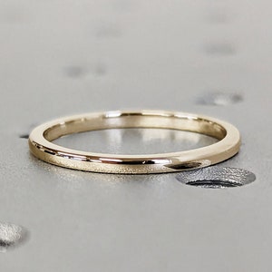 Gold Ring / 14K Solid Gold Round Wedding Band / 1.7 MM Yellow Gold Ring / Dainty Stacking Ring / Simple Delicate Ring / Thin wedding band
