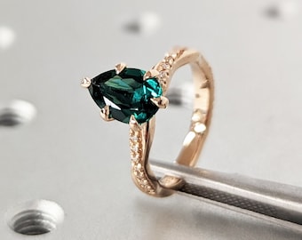 Green Emerald Engagement Ring Set Rose Gold Emerald Ring Vintage Diamond Twist Band May Birthstone Ring 2pcs Wedding Ring Set Promise Ring