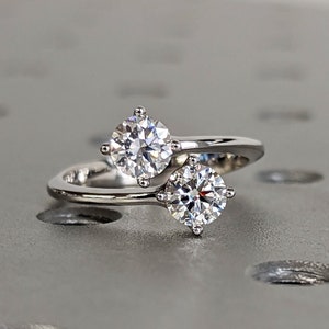 1 Carat Double Stone Engagement Ring, Toi Et Moi Ring, Round Brilliant Cut Moissanite Two Stone Open Ring, Engagement Toi Et Moi Ring