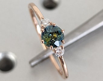 Peacock Sapphire Promise Ring Gold, Round Cut Engagement Dainty Sapphire Ring, Art Deco Ring,Green Gemstone Statement Ring,Anniversary Gift