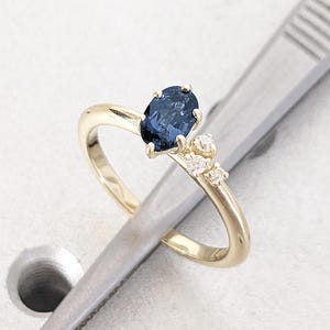 Oval Blue Sapphire Ring, Vintage Sapphire Engagement Ring, Dainty 14k Gold Ring, September Birthstone Ring, Wedding Anniversary Gift for Her