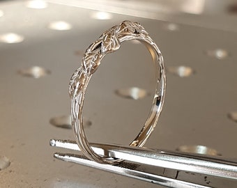 Leaf Engraved Band, Nature Inspired Wedding Ring, Organic Wedding Band, Delicate Gold Wedding Ring , Engraved Leaves Wedding Band