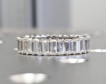 Petite Emerald Cut Diamond Simulant Eternity Band, 18k goud, Diamond Simulant band, Eternity Ring, Diamond Ring, Emerald Moissanite