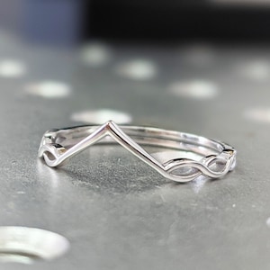 Celtic Wedding band, Art Deco Wedding Band, Womens Wedding Band, Minimalist Ring, Delicate Ring, Unique Wedding Band, Dainty Wedding Band