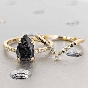 2 Carat 1920&#39;s Raw Salt and Pepper Diamond, Pear Diamond Ring, Unique Engagement Bridal Set, Black, Gray Pear, 18k Yellow, Rose, White Gold