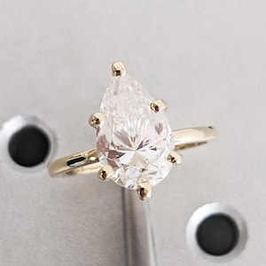 Pear Engagement Ring, Pear Cut Lab Grown Diamond Solitaire Engagement Ring, Wedding Ring, Anniversary Ring 14K Solid Gold Teardrop Pear Ring