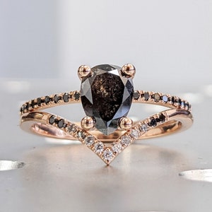 1.25 Carat 1920&#39;s Raw Salt and Pepper Diamond, Pear Diamond Ring, Unique Engagement Bridal Set, Black, Gray Pear 14k Yellow, Rose White Gold