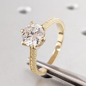 Art-Deco-Filigraner Runder Moissanit Solitärring, Vintage Runder Moissanit-Verlobungsring für Frauen, 14K echtes Gelbgold-Jubiläumsring