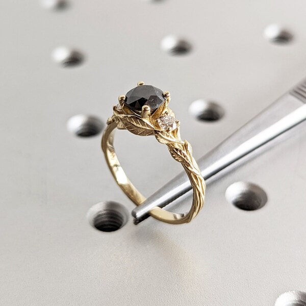 Leaves Engagement Ring, 14K Gold And Diamond Engagement Ring, Engagement Ring, Leaf Ring, Vintage, Alternative Engagement Ring