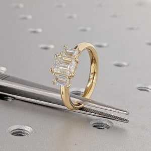Smaragdschliff Diamant-Verlobungsring | 18k Gelbgold Drei Stein Labrador Diamant Ring | Ringe für Frauen | Geschenk für Sie