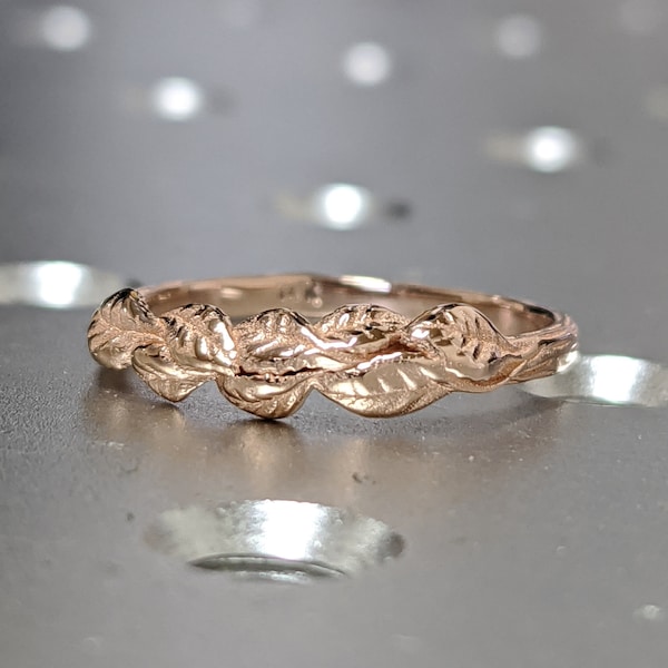 Gold Leaf Engraved Band, Nature Inspired Wedding Ring, Organic Wedding Band, Delicate Gold Wedding Ring , Engraved Leaves Wedding Band