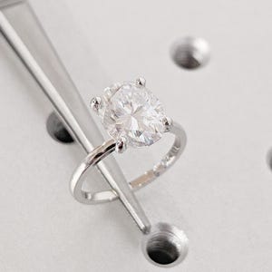 Solitär Oval Moissanit Verlobungsring, 14K Weißgold Minimalistischer Jubiläumsring, Statementring, stapelbarer Ring, einfacher Versprechensring