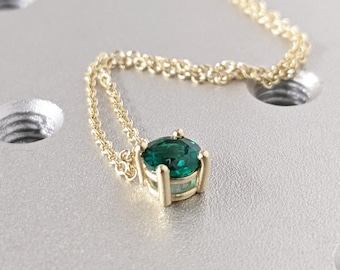 Collar colgante de esmeralda de oro macizo para ella / Cadena de oro de 18K Joyería para mujeres / Collar de piedra de nacimiento de mayo / Collar de solitario de corte redondo atemporal