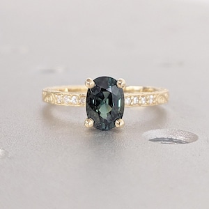 Bague unique en saphir du Montana | Bague grappe de diamants saphirs bleus verts | Bague de fiançailles saphir d&#39;inspiration vintage | Bague en or 18 carats pour elle