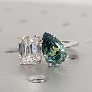 Pear And Emerald Cut Toi Et Moi Moissanite Ring / Green Pear Moissanite Engagement Ring / 18K White Gold Anniversary Ring / Two Stone Ring
