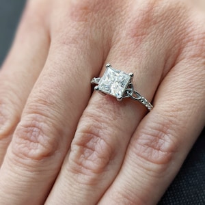 1.5ct Prinses Keltische Kathedraal Ring Goud Moissanite Diamant Keltische Verlovingsring Drie-eenheid Knoop Ierse Ring Triquetra Ring Moissanite Ring