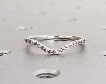 14k Solid Gold minimalistische gebogen zout en peper Diamond Wedding Band / duurzame trouwring voor vrouwen / Diamond Ring / Chevron / Stack
