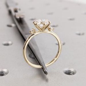 14k Solid Gold Vintage Moissanite Engagement Ring for Women / Cluster Accent Round Moissanite Ring / 0.5, 1, 1.5, 2 CT Promise Ring / Unique