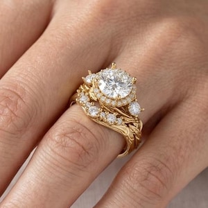 Anillo de compromiso y alianza de boda con diamantes redondos tipo halo / Anillos apilables de oro de 14k / Conjunto de joyería nupcial con anillos inspirados en la naturaleza para mujer