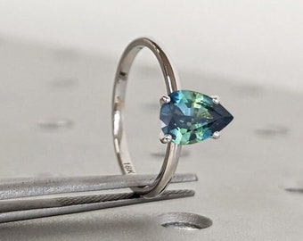 Anillo de compromiso de zafiro azulado de corte de pera, zafiro de Montana verde azul pavo real en forma de lágrima, anillo de solitario de pera, anillo nupcial de ajuste de 4 puntas