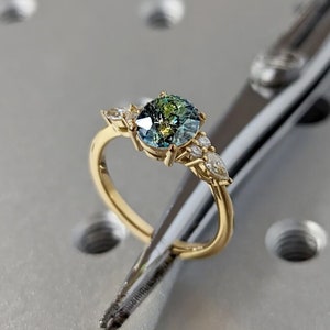 Blue Green sapphire ring. Peacock engagement ring. Oval Teal sapphire ring. 14k yellow gold engagement ring. Cluster diamond ring. Art deco.