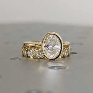 2ct Oval Cut Moissanite Solitaire Ring, 14K Gelbgold Verlobungsring, Zargenfassung, Statement Ring, Geschenk für sie, Vintage Braut Set