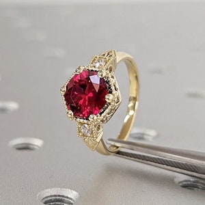 14K Solid Gold Rubin Juli Birthstone Ring, Rundschliff Diamant Gitter Ring, Vintage Zierliche Rubin Ring, Stapelbarer Roter Edelstein Handgemachter Schmuck