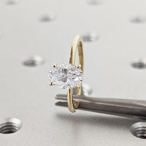 Oval Solitaire Moissanite Engagement Ring / 4 Prong Oval Engagement Ring / Oval Cut Ring / 14K Solid Gold Minimalist Ring / Anniversary Gift