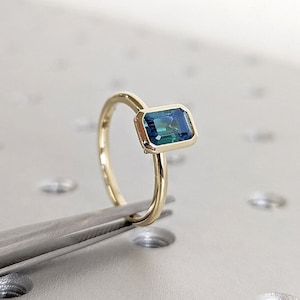 Bezel set Natural Montana Peacock Sapphire Solitaire Women Engagement Cocktail Ring | Solid Thin Gold Band | Blue Green Bridal Jewelry