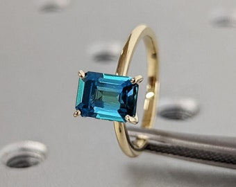 Solitaire Montana Sapphire Engagement Ring, 4 Prong Setting Ring, Emerald Cut Teal Sapphire, Peacock Sapphire Wedding Anniversary Ring Gift