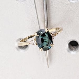 Teal Sapphire Engagement Ring, 2 CT Oval Natural Peacock Sapphire Engagement Ring, 14K Gold Sapphire Diamond Ring, Anniversary Gift for Wife