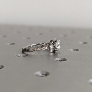 14K White Gold Twig Leaf Vine Engraved Wedding Band