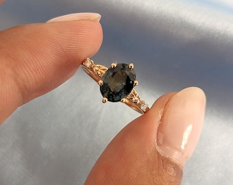 Anillo de compromiso con zafiro azul verdoso de corte ovalado y diamante / Anillo de compromiso inspirado en la naturaleza / Anillo de zafiro de oro macizo de 14k y 18k, regalo para esposa