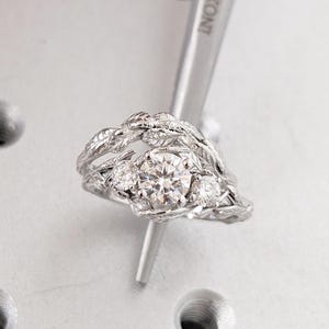 Leaf Engraved Moissanite Engagement Ring Set, 14k White Gold Nature Inspired Moissanite Wedding Ring Set, Unique Bridal Set, Leaf Ring Set