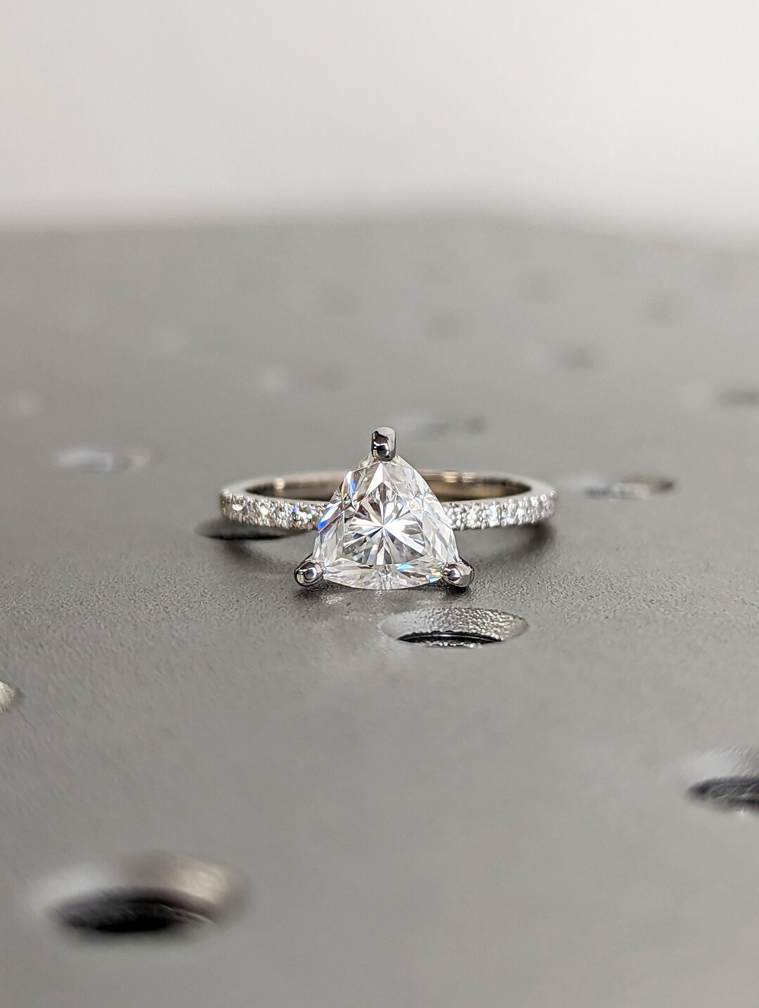 Anello di fidanzamento in oro massiccio Trillion