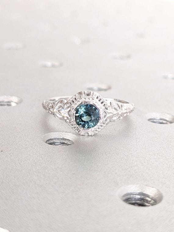 18k Gold Art Nouveau Blue Green Sapphire Filigree Ring Unique