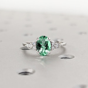 Oval cut Green Sapphire and Diamond Engagement Ring | Vintage Sapphire Wedding Band | White Gold Sapphire Ring | Lab Diamond Cluster Ring