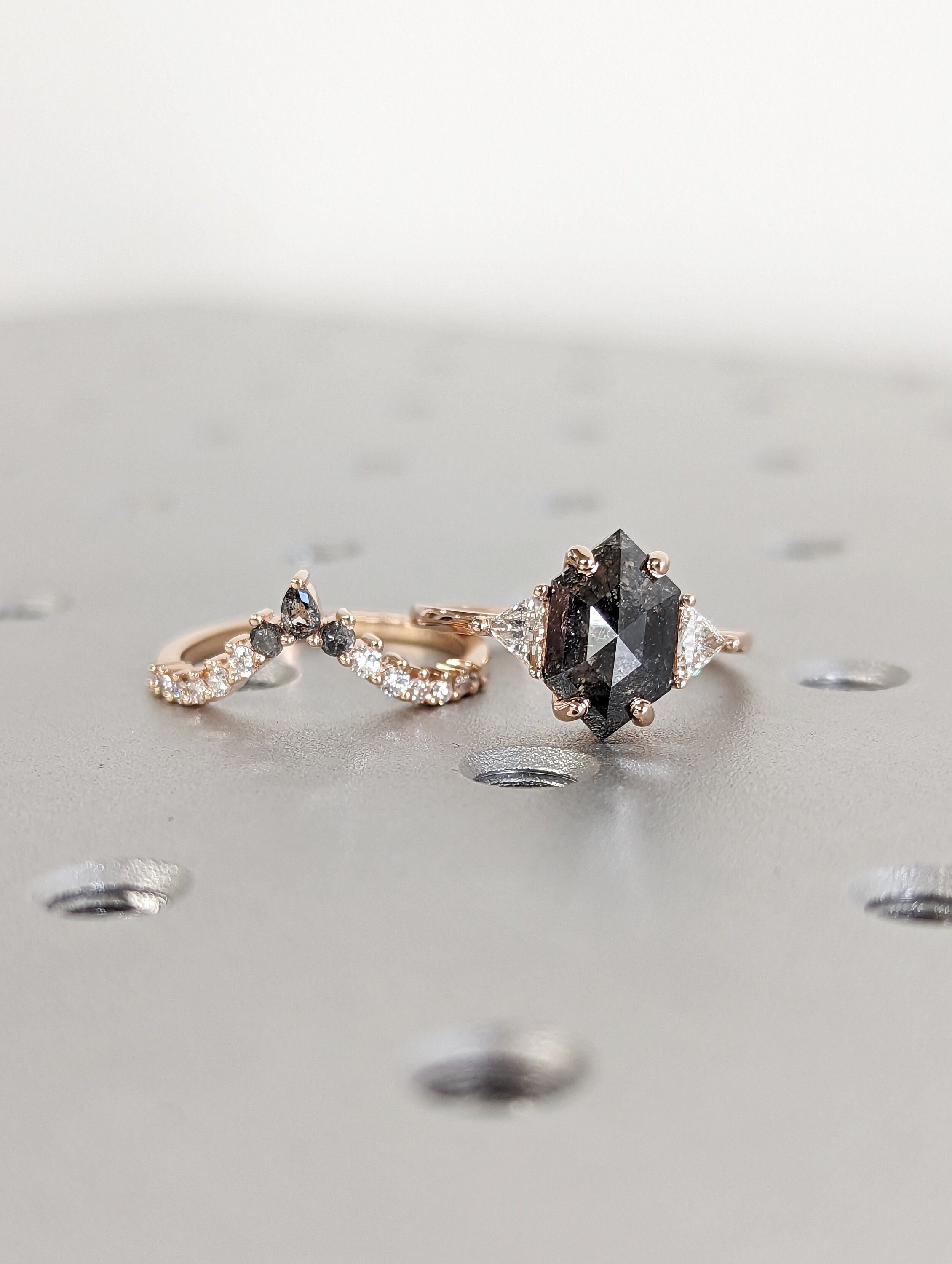 Geometric store engagement rings