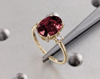 Zarte Rubin Ring, Oval Verlobungsring, personalisierte Statement Ring, Rubin und Moissanit Ring, 14k Massivgold Ring, Lab Rubin Edelstein Ring