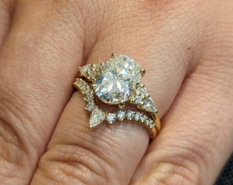 2.5ct Oval Lab Diamond Luxury 18K Yellow Gold Engagement