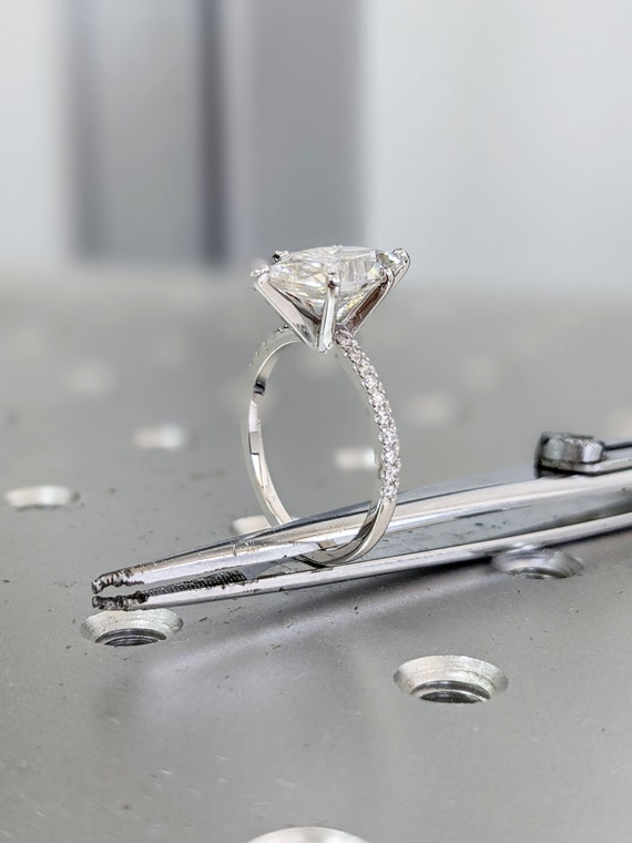 Side accent hotsell engagement rings