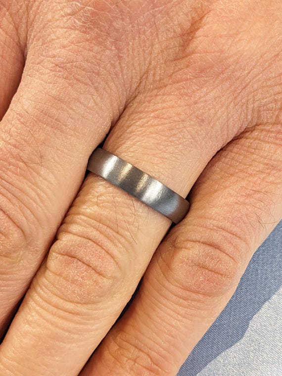 5 mm ダークグレー 結婚指輪 | 低刺激性 快適フィット メンズ 結婚指輪 